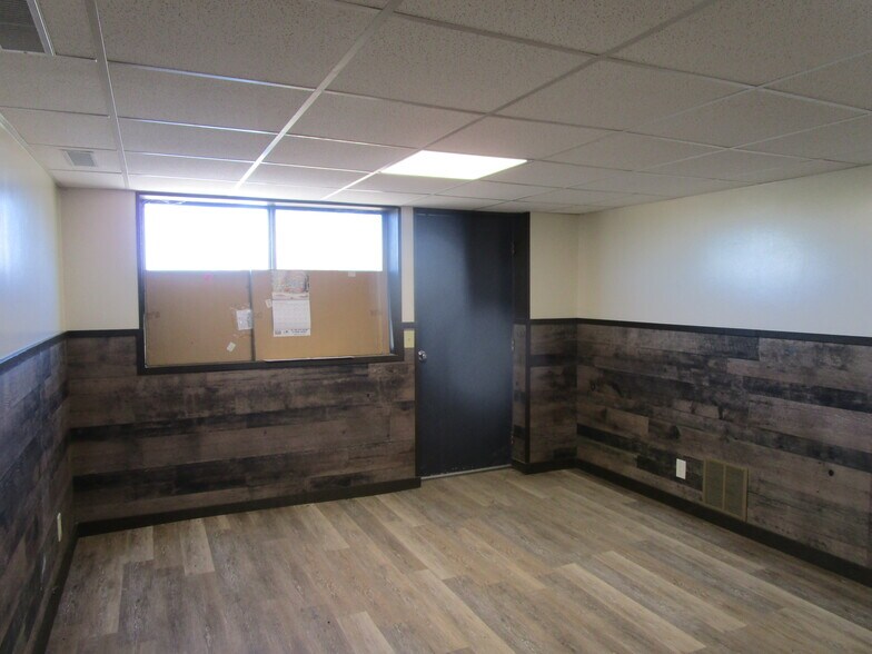 More Photos Of 2105 N Vfw Rd, Garden City Industrial For Lease