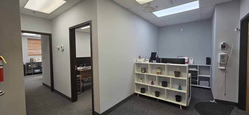 More Photos Of 495 Mola Blvd, Elmwood Park Warehouse For Lease