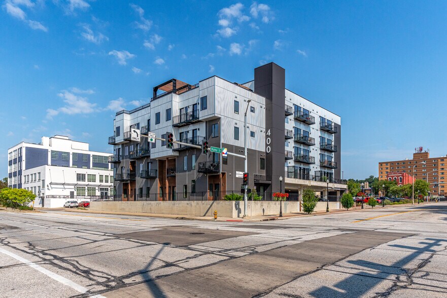 More Photos Of 400 W River Dr, Davenport Apartments For Sale