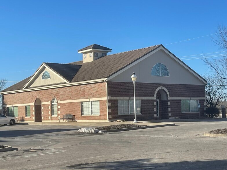 More Photos Of 12730 S Pflumm Rd, Olathe Office For Sale