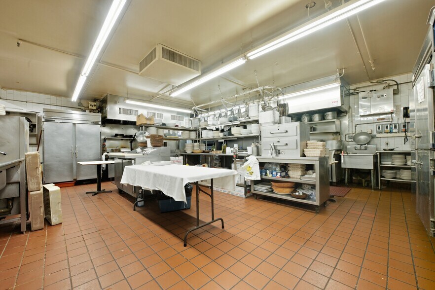 More Photos Of 410 Merrick Rd, Oceanside Restaurant For Sale