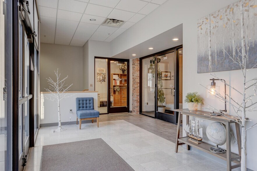 More Photos Of 9751 W Chinden Blvd, Garden City Office For Lease