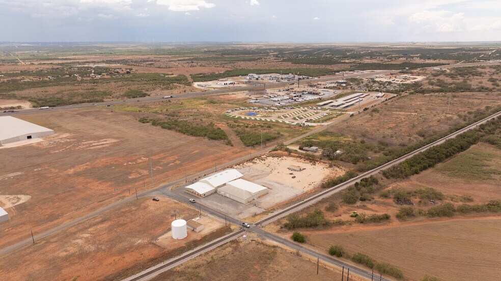 More Photos Of 110 CR 141, Sweetwater Manufacturing For Lease