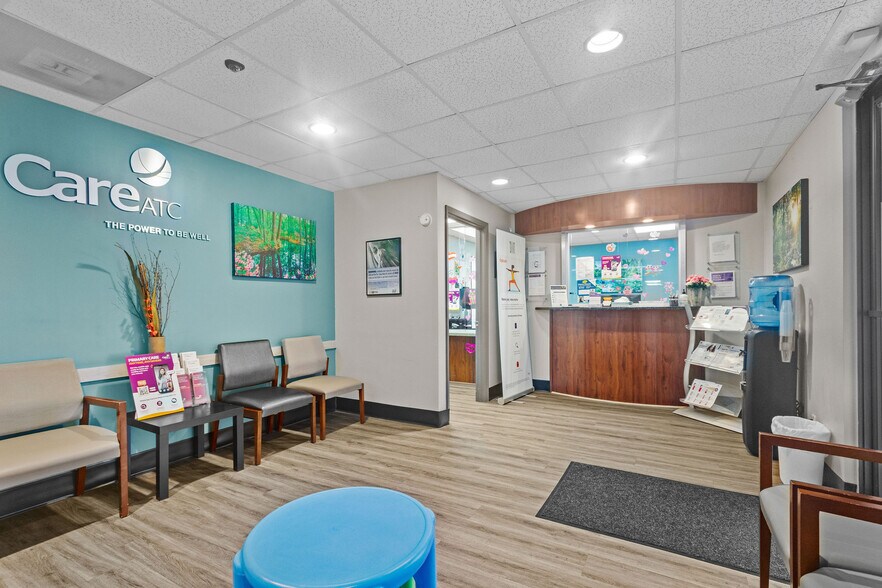 More Photos Of 413 W Robertson St, Brandon Office For Sale