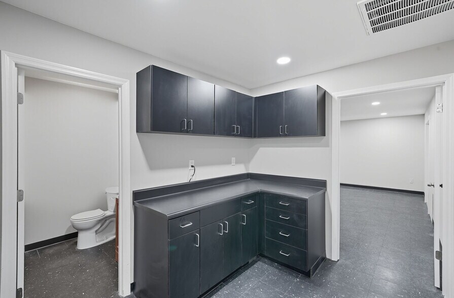 More Photos Of 2025 Marshall Huff Rd, Dallas Warehouse For Sale