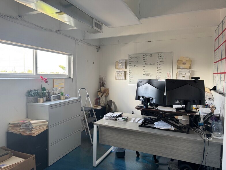 More Photos Of 2200-2208 SW 59th Ave, West Park Warehouse For Sale