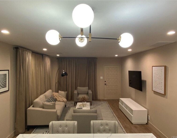 More Photos Of 405 W Broadway, Glendale Apartments For Sale