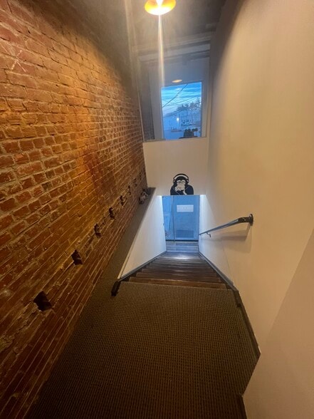 More Photos Of 44 Bethpage Rd, Hicksville Showroom For Lease