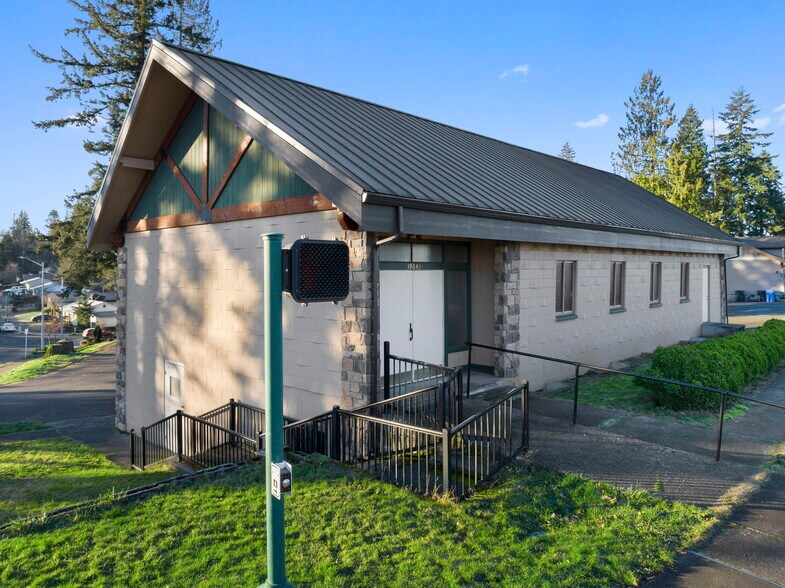 More Photos Of 39590 Pioneer blvd, Sandy Religious Facility For Sale