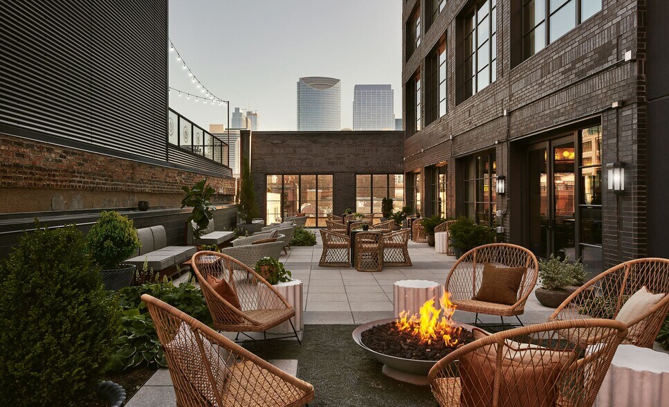 More Photos Of 200 N Green St, Chicago Hotel For Lease