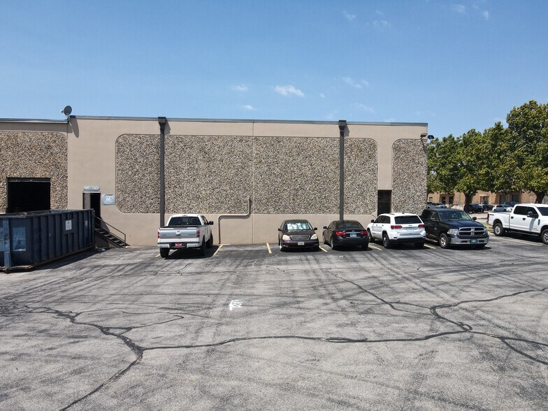 More Photos Of 4130-4150 Will Rogers Pky, Oklahoma City Warehouse For Lease