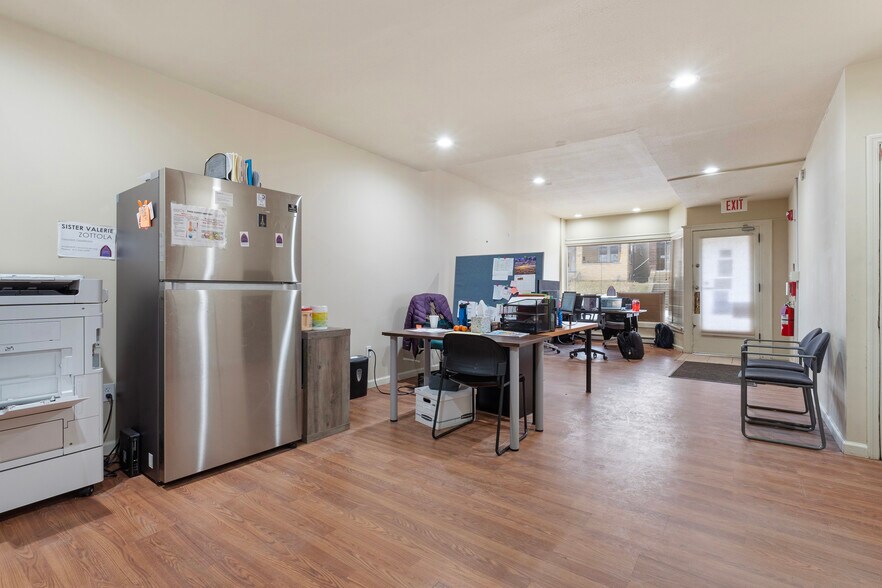 More Photos Of 2114-2118 Broadway Ave, Pittsburgh Storefront Retail Office For Lease