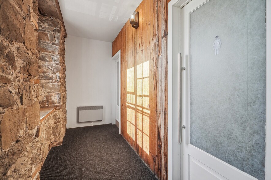 More Photos Of 32 Rue Saint-Charles, Longueuil Office For Lease