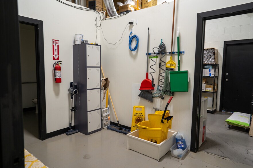 More Photos Of 2720 E Red Cliffs Dr, Saint George Unknown For Lease