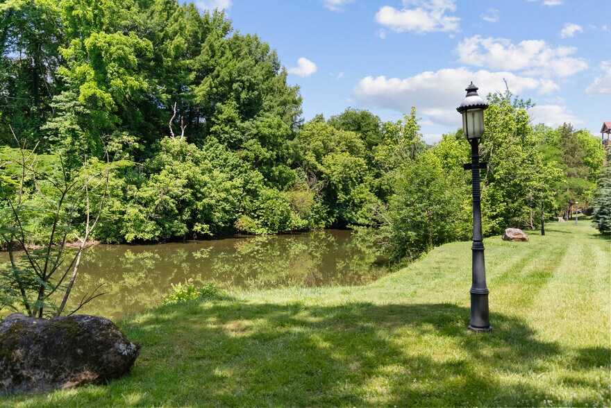 More Photos Of 527 River Place Way, Sevierville Specialty For Sale