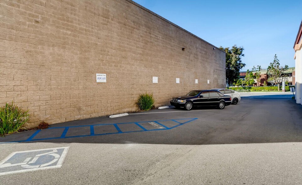 More Photos Of 3720 Skypark Dr, Torrance Research And Development For Lease