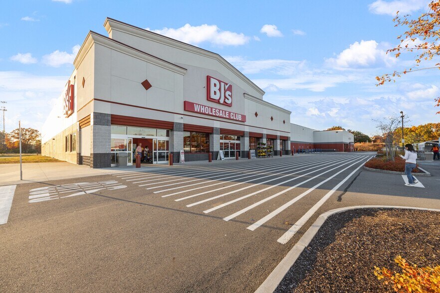 More Photos Of Lafayette Rd, Seabrook Land For Lease