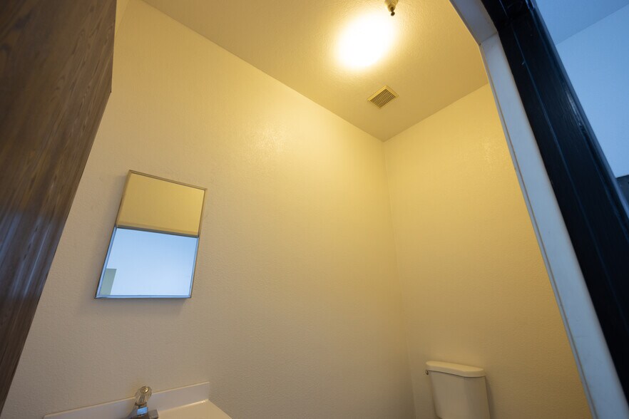 More Photos Of 1400 N C St, Sacramento Warehouse For Lease