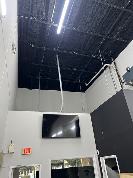 More Photos Of 15420 SW 136th St, Miami Service For Sale