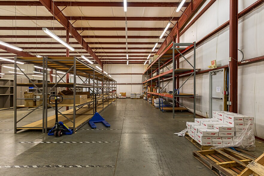 More Photos Of 11 Worth Cir, Johnson City Warehouse For Lease