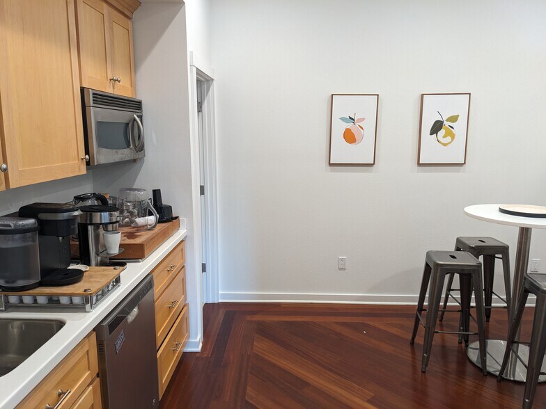 More Photos Of 77 Front St, Danville Medical For Lease