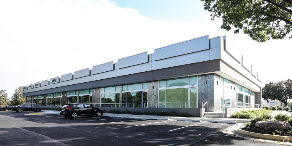 More Photos Of 301-366 Victory Dr, Herndon Flex For Lease