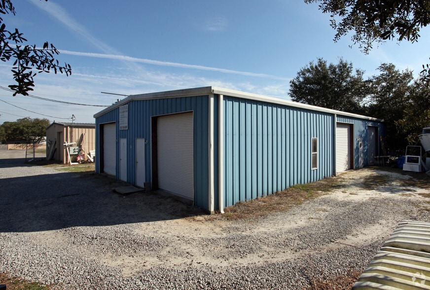 Primary Photo Of 1961 Highway 87, Navarre Showroom For Lease
