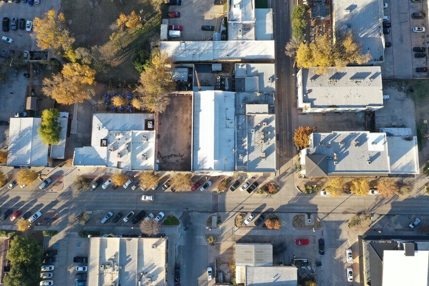 More Photos Of 217 E Hickory St, Denton Restaurant For Lease