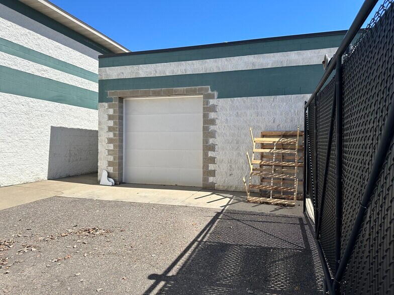 More Photos Of 1285 114th Ave NW, Minneapolis Warehouse For Lease