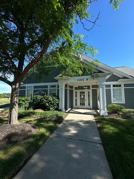 More Photos Of 1305 Corporate Dr, Hudson Medical For Lease