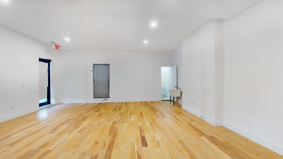 More Photos Of 219 Irving Ave, Brooklyn Fast Food For Lease