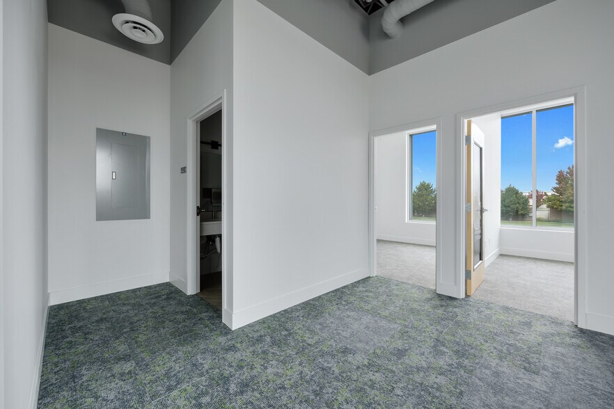 More Photos Of 9425 Sandifur Pky, Pasco Office For Sale