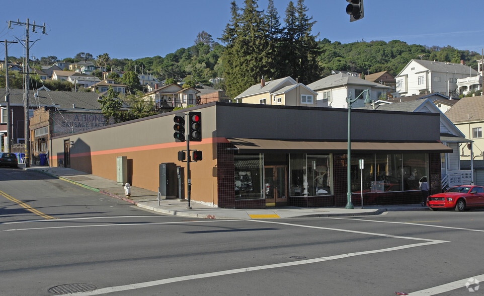 Primary Photo Of 1301-1303 Pomona St, Crockett Freestanding For Sale