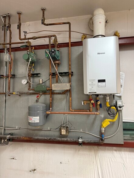 More Photos Of 1431 Anderson Rd, Montrose Warehouse For Lease