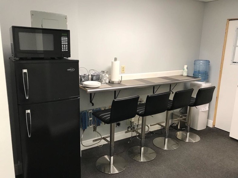 More Photos Of 2101 NW 33rd St, Pompano Beach Unknown For Lease