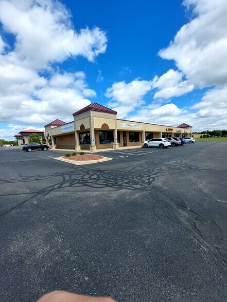 More Photos Of 825 Lexington Blvd, Fort Atkinson Freestanding For Lease