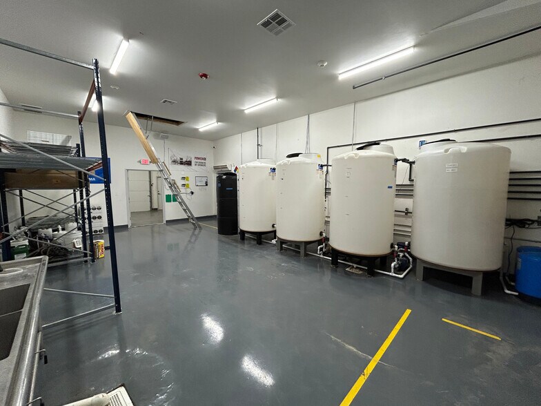 More Photos Of 16730 W Hefner Rd, Yukon Manufacturing For Sale