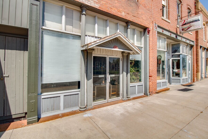 More Photos Of 223 N Pearl St, Waverly Restaurant For Sale