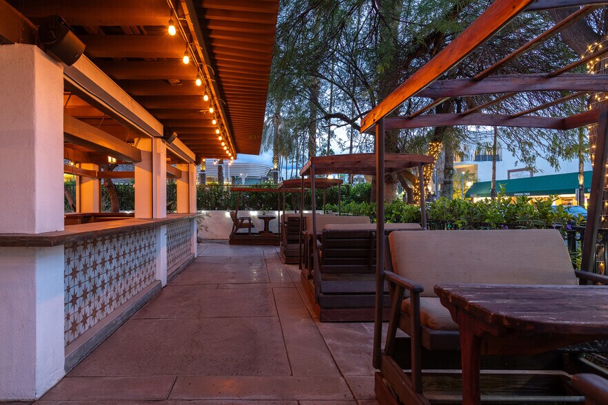 More Photos Of 369 N Palm Canyon Dr, Palm Springs Restaurant For Lease