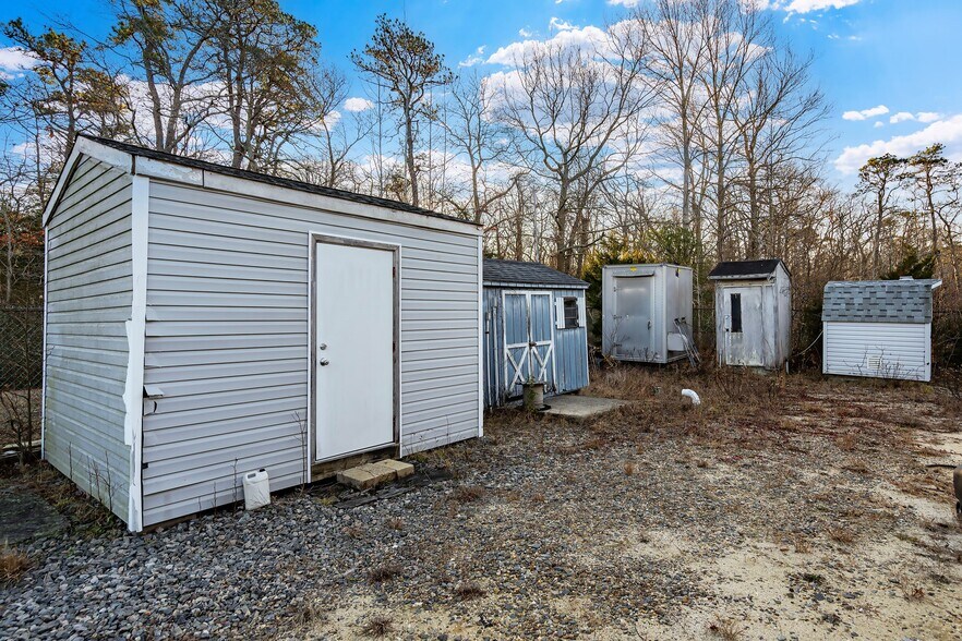 More Photos Of 641 Beach Ave, Stafford Airport For Sale