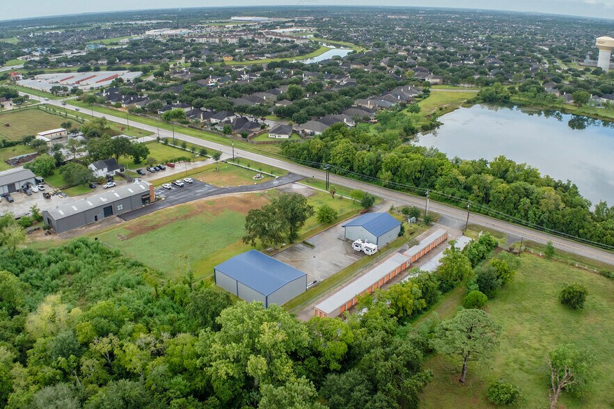 More Photos Of 2605 Columbia Memorial Pky, Kemah Office For Lease
