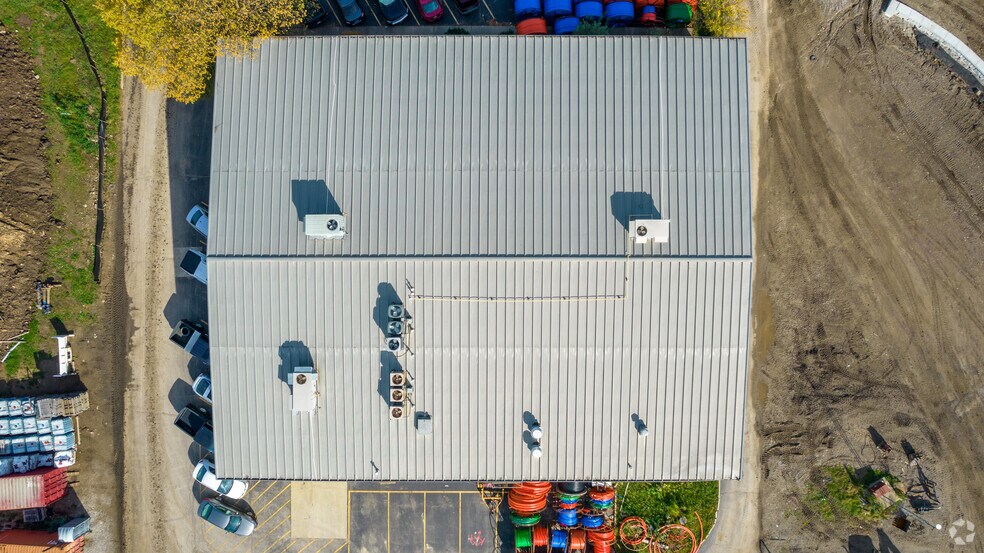 More Photos Of 777 Bowman Ave, Columbus Warehouse For Lease