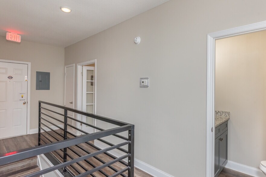More Photos Of 77-87 Bay Bridge Dr, Gulf Breeze Office For Sale