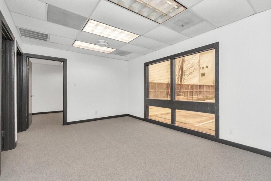 More Photos Of 8703 Meadowcroft Dr, Houston Medical For Lease