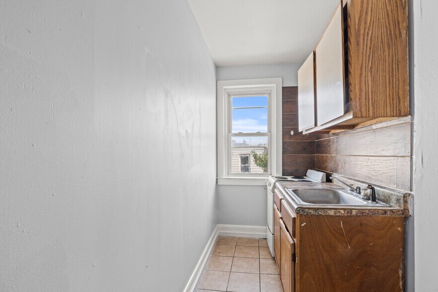 More Photos Of 129-131 E Roosevelt Blvd, Philadelphia Apartments For Sale