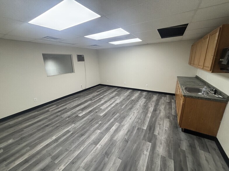 More Photos Of 38353 Abruzzi Dr, Westland Warehouse For Lease