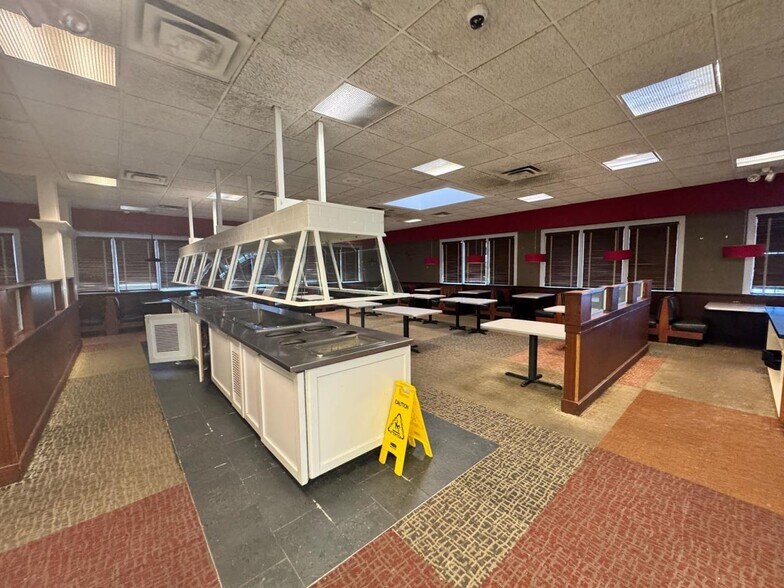 More Photos Of 408 Market Square Dr, Maysville Restaurant For Sale