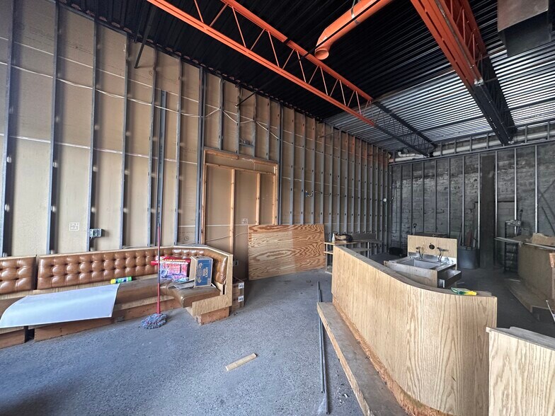 More Photos Of 8184-8198 N Dixie Hwy, Newport Freestanding For Lease