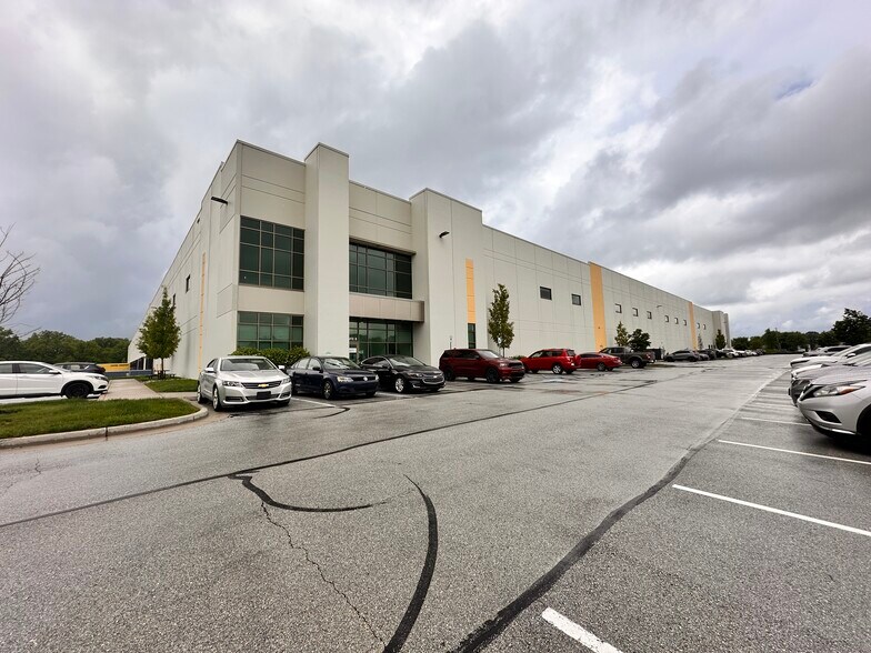 More Photos Of 5325 Seerley Rd, Indianapolis Distribution For Lease