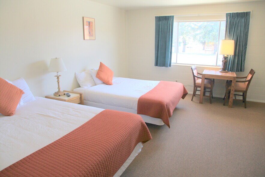 More Photos Of 227 N Hwy 89, Hatch Hotel For Sale